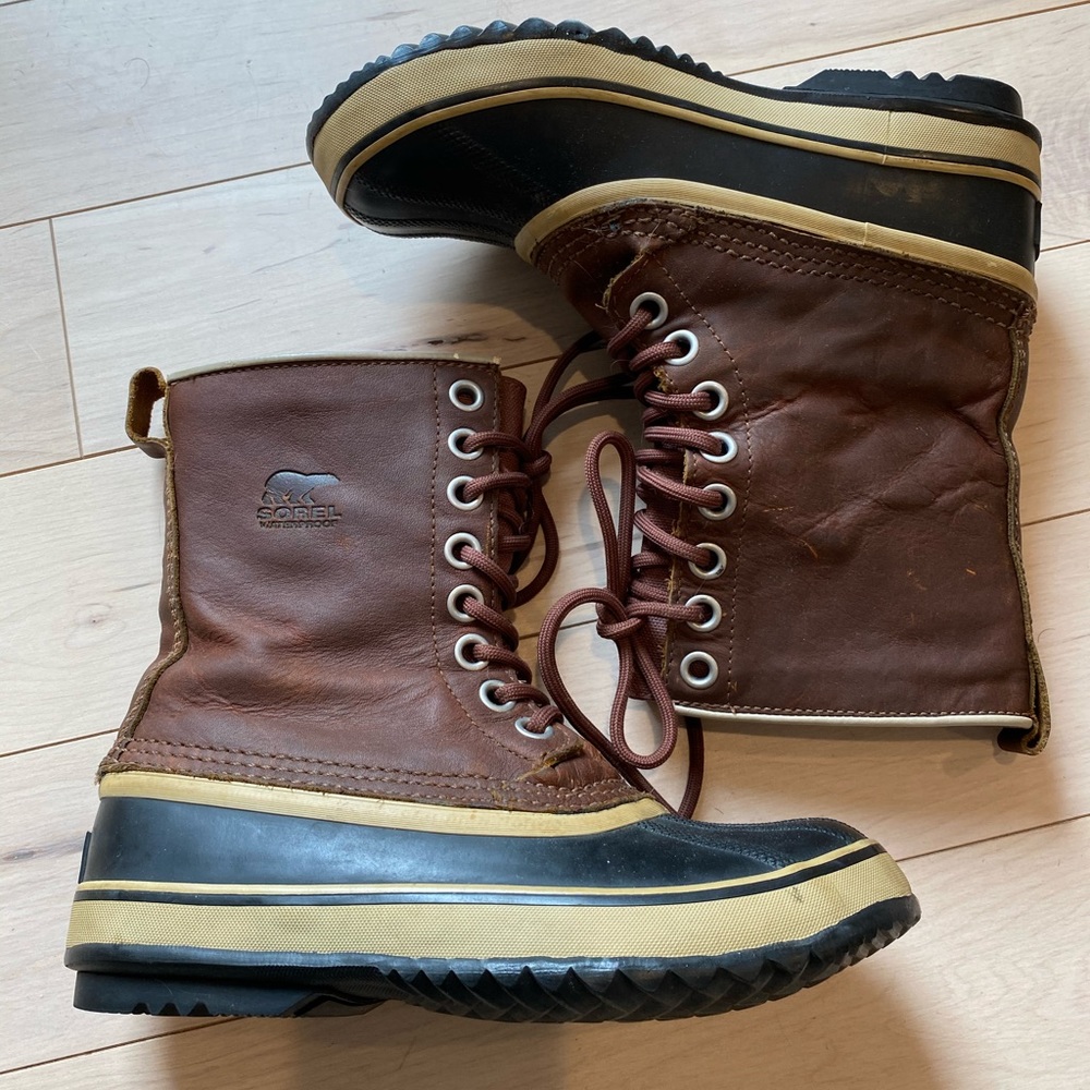Sorel leather waterproof snow boots size 6